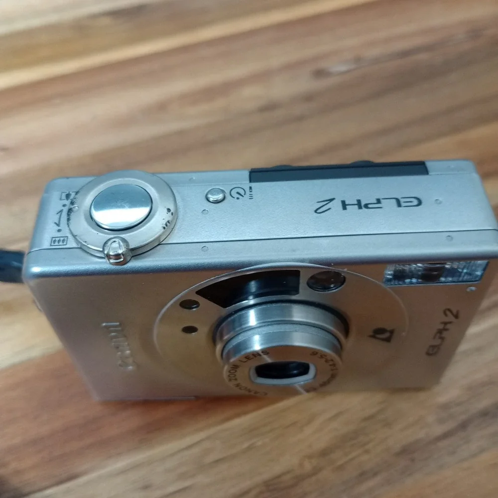 Canon Elph 2 Digital Camera Point‎ and Shoot Silver Japan 23-46mm Zoom Tested